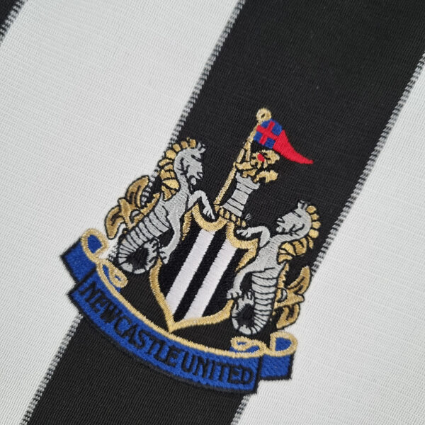 NEWCASTLE 2000/01- HOME - Image 4