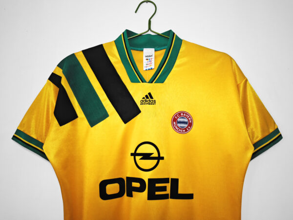 BAYERN MUNICH 1993/95 - AWAY - Image 3