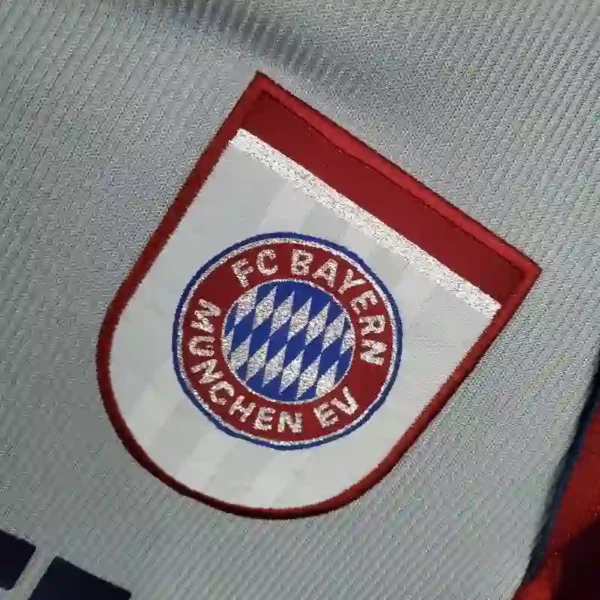BAYERN MUNICH 1998/00 - AWAY - Image 4